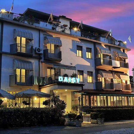 Hotel Daisy Марина-ди-Масса Экстерьер фото