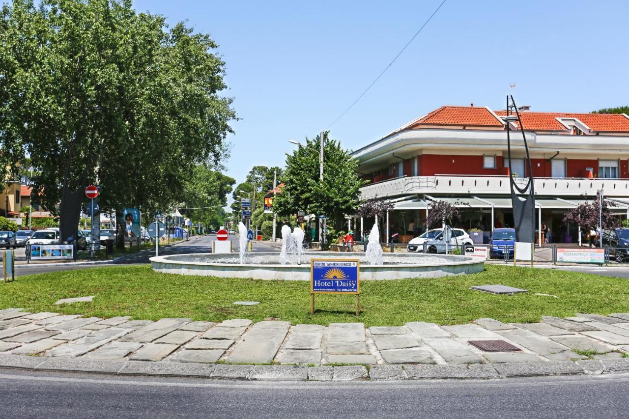 Hotel Daisy Марина-ди-Масса Экстерьер фото