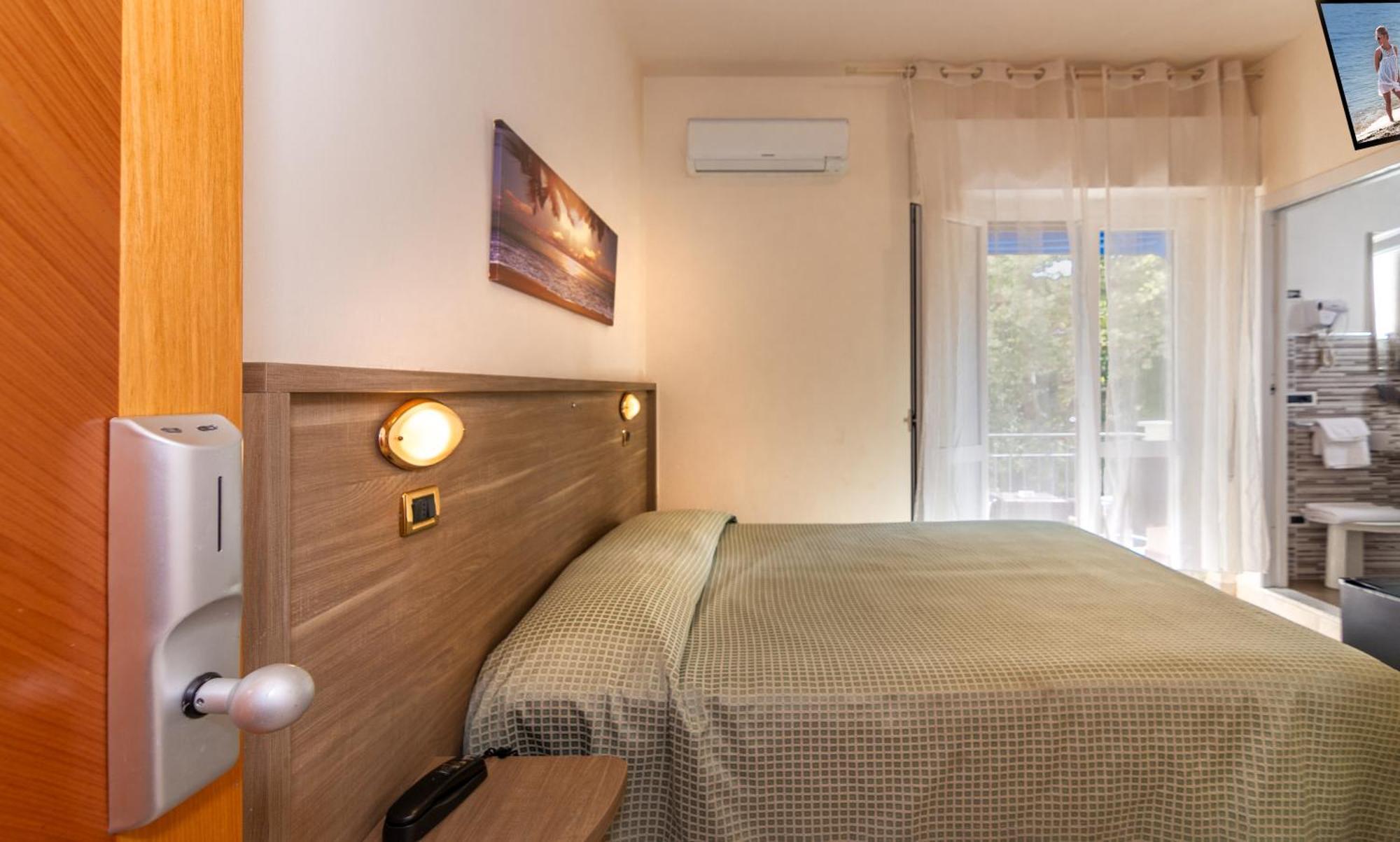 Hotel Daisy Марина-ди-Масса Экстерьер фото