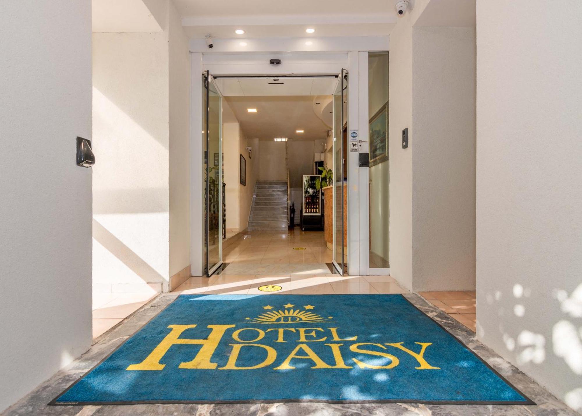 Hotel Daisy Марина-ди-Масса Экстерьер фото